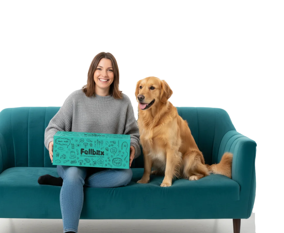 Glückliche Fellbox-Kundin mit Hund
